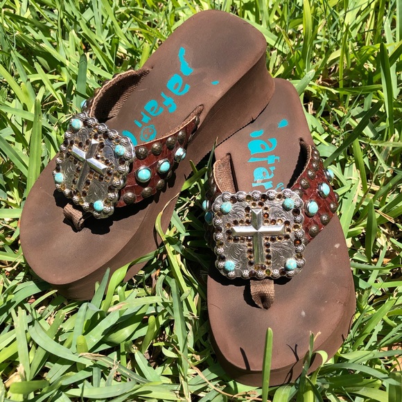 JEWELED FLIP FLOPS - Picture 1 of 8